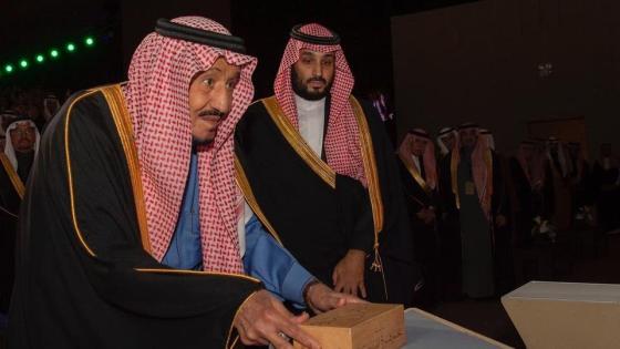 العاهل السعودي يضع حجر الاساس لمشروع تطوير الدرعية بتكلفة تبلغ 64 مليار ريال