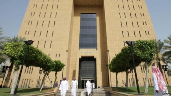 القضاء السعودي يصدر أحكاما بالسجن وغرامات مالية على مسؤولين حكوميين متهمين بالفساد